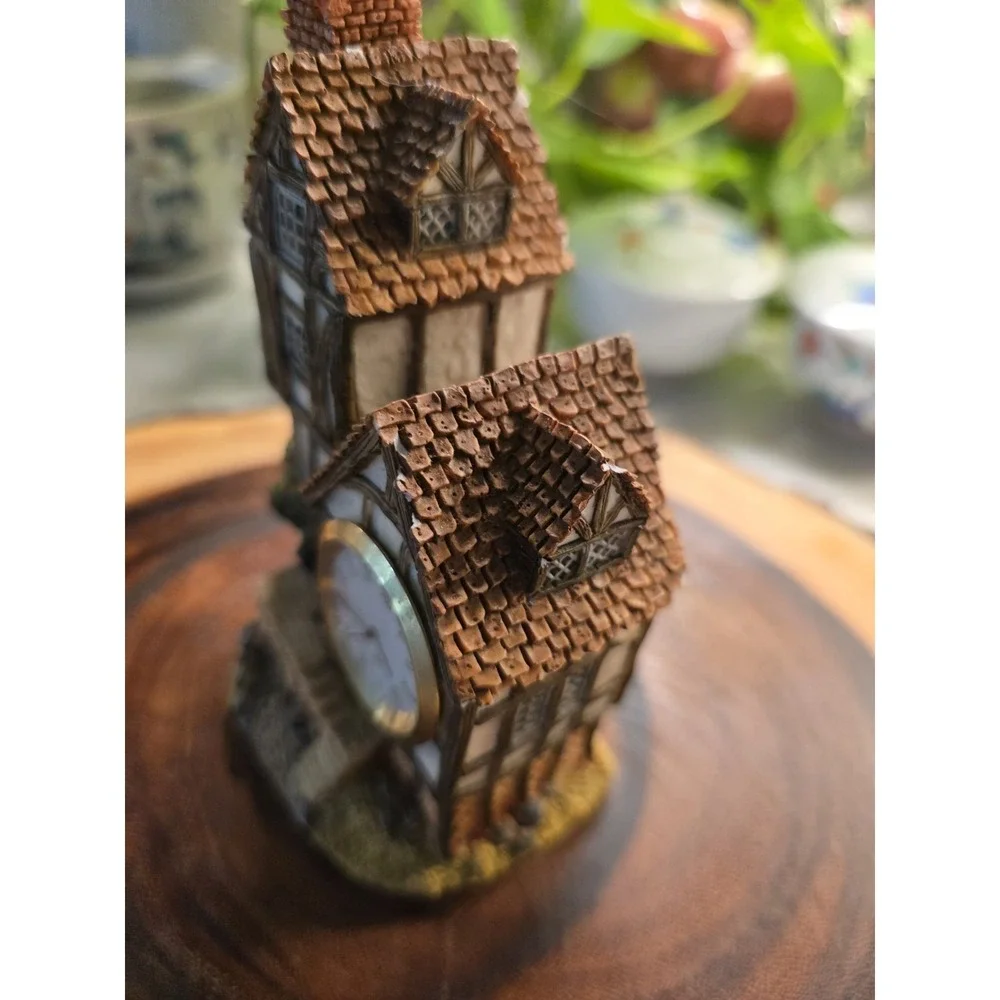 Cottagecore Kitschy Cottage Clock Figurine Vintage‎ Piece
